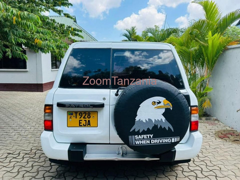 Nissan Patrol 2001 Inauzwa - 2/6