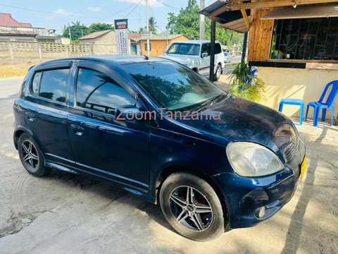 Toyota Vitz 2002 Silver Inauzwa - 3/6