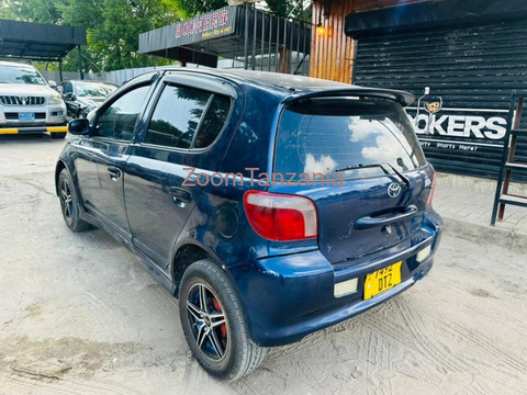 Toyota Vitz 2002 Silver Inauzwa - 5/6