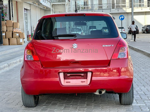 Suzuki Swift 2009 Red Wine Inauzwa - 2/6