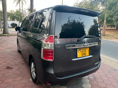 2008 Toyota Noah for Sale - 3/6