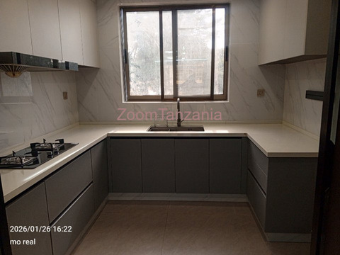 3 Bedroom Apartment In Oyster Bay For Sale - 2/6