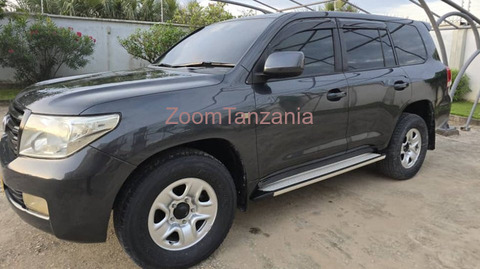 Toyota Land Cruiser 2008 Diesel Inauzwa - 4/6