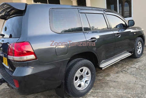 Toyota Land Cruiser 2008 Diesel Inauzwa - 5/6