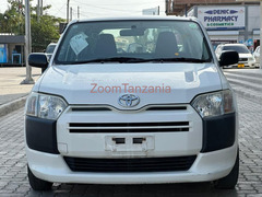 Toyota Probox 2015 White Inauzwa