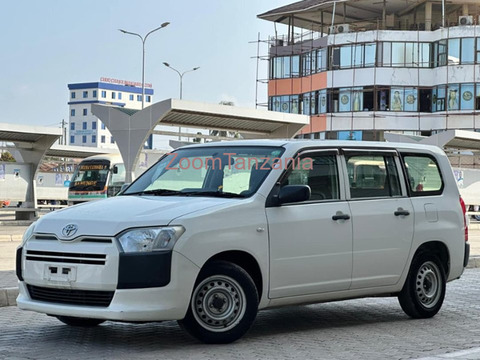 Toyota Probox 2015 White Inauzwa - 5/5