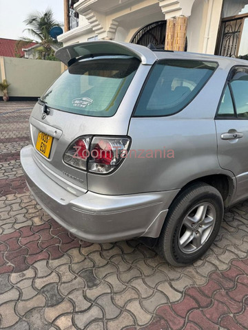 2002 Toyota Harrier Silver for Sale - 3/6