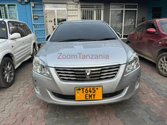 Toyota Premio 2010 Silver Inauzwa