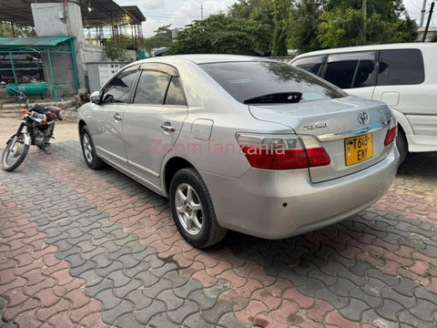Toyota Premio 2010 Silver Inauzwa - 6/6