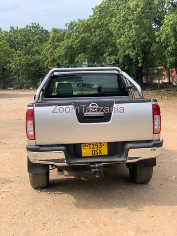 Nissan Navara 2010 Diesel 4WD Inauzwa - 5/6