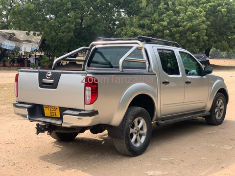 Nissan Navara 2010 Diesel 4WD Inauzwa - 6/6
