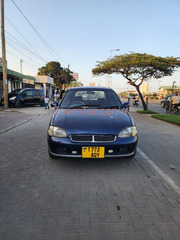 Toyota Starlet 2000 Nyekundu Inauzwa