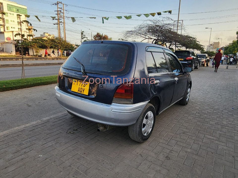 Toyota Starlet 2000 Nyekundu Inauzwa - 4/6