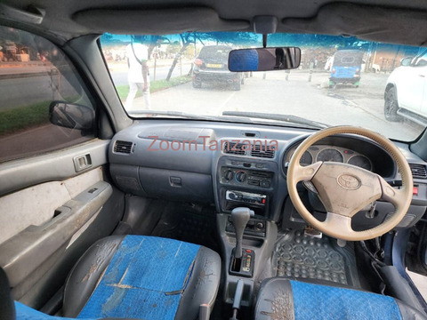 Toyota Starlet 2000 Nyekundu Inauzwa - 5/6