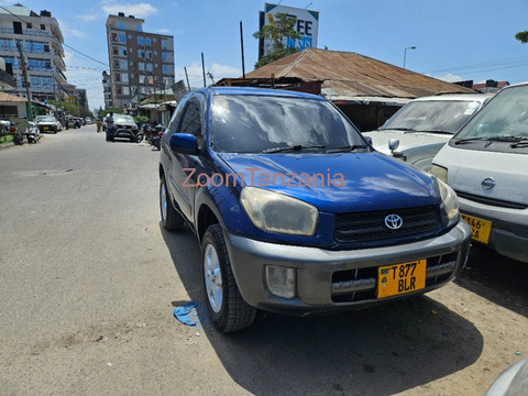 Toyota Rav 4 2002 Blue Inauzwa - 2/6