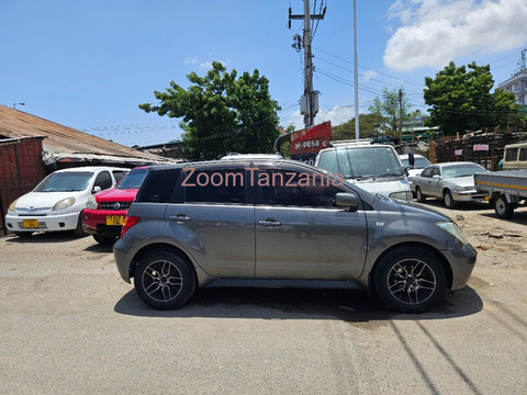 Toyota Ist 2004 Beige Inauzwa - 2/6