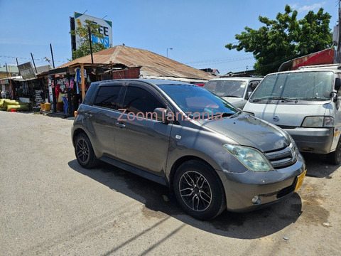 Toyota Ist 2004 Beige Inauzwa - 3/6