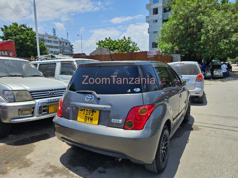 Toyota Ist 2004 Beige Inauzwa - 4/6