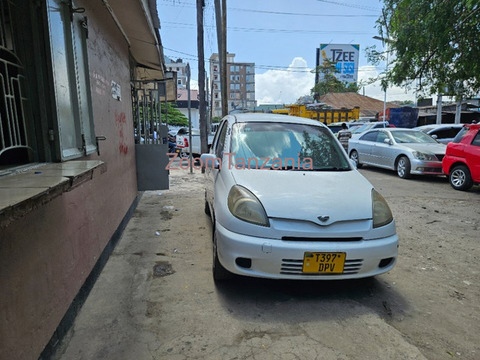 2001 Toyota Funcargo for Sale - 1/6