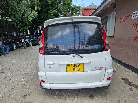 2001 Toyota Funcargo for Sale - 2/6