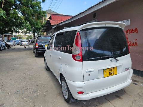 2001 Toyota Funcargo for Sale - 3/6