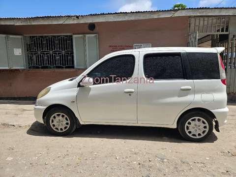 2001 Toyota Funcargo for Sale - 4/6