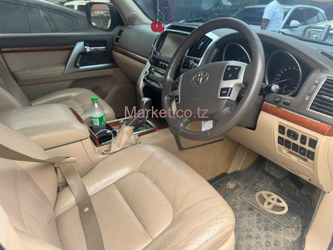 2015 Toyota Land Cruiser V8 for Sale - 3/6