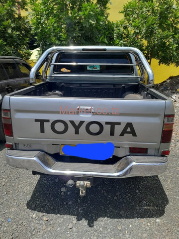 2004 Toyota Hilux Double Cabin for Sale - 3/5