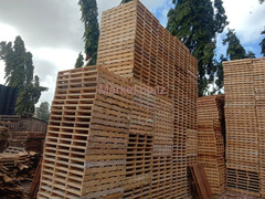 Wooden And Plastic Pallets For Sale