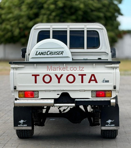 2012 Toyota Land Cruiser Pick Up for Sale - 2/6