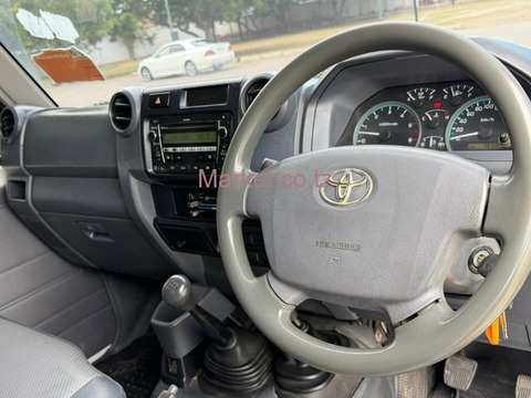 2012 Toyota Land Cruiser Pick Up for Sale - 3/6