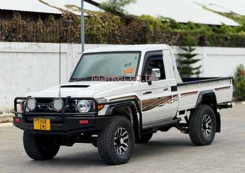 2012 Toyota Land Cruiser Pick Up for Sale - 4/6