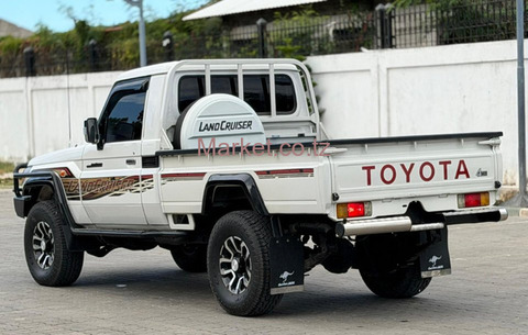 2012 Toyota Land Cruiser Pick Up for Sale - 5/6