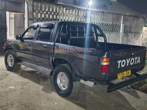 2000 Toyota Hilux White for Sale - 1/6