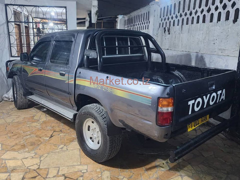 2000 Toyota Hilux White for Sale - 2/6