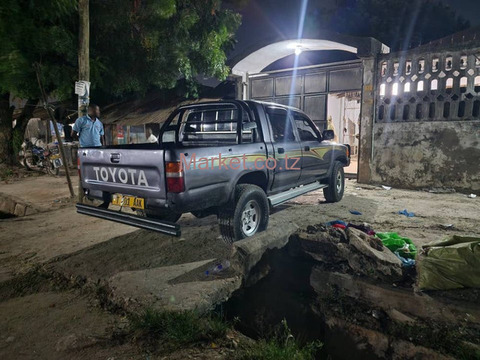 2000 Toyota Hilux White for Sale - 3/6