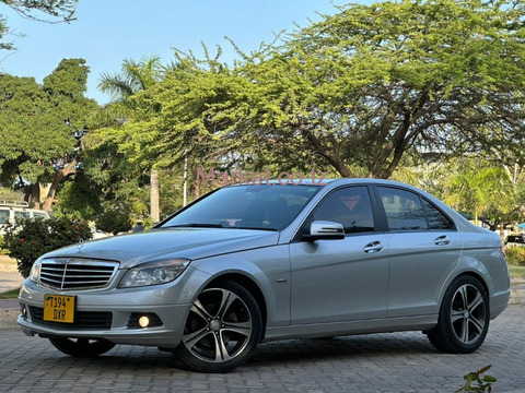 2011 Mercedes Benz C Class Silver for Sale - 2/6