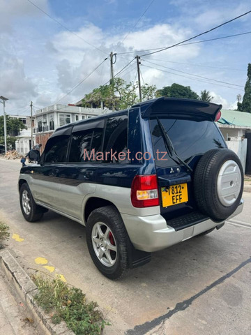 2004 Mitsubishi Pajero Blue for Sale - 3/6