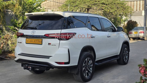 2023 Toyota Fortuner Gr Sport for Sale - 4/5