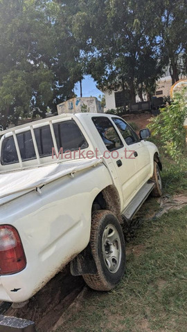 2004 Toyota Hilux 3L for Sale - 3/4