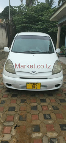 2000 Toyota Funcargo for Sale - 2/5