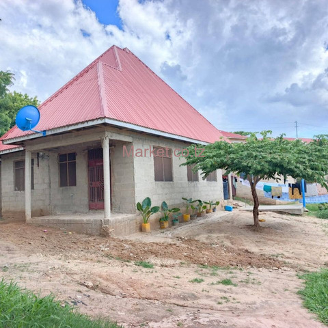House With Four Bedrooms For Sale - 2/6