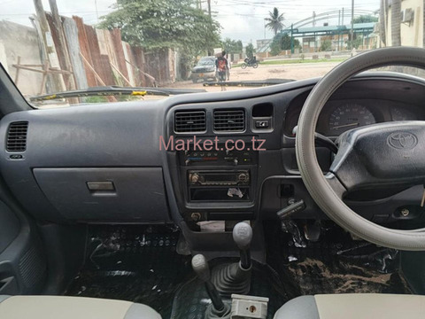 2005 Toyota Hilux Diesel for Sale - 4/5