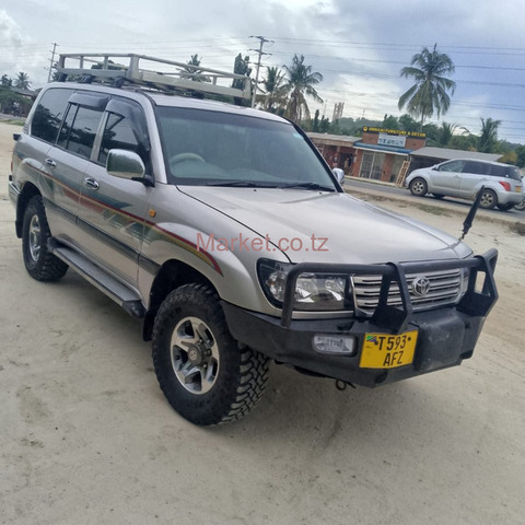 2005 Toyota Landcruiser Silver For Sale - 2/6