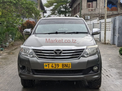 2005 Toyota Fortuner Grey for Sale - 1/6