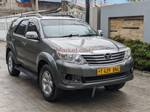 2005 Toyota Fortuner Grey for Sale - 6/6
