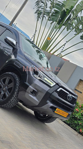 2021 Toyota Hilux Gray for Sale - 2/6