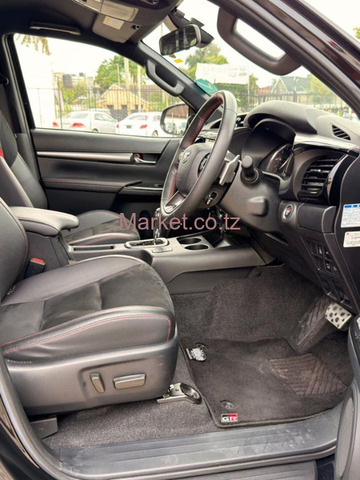2022 Toyota Hilux GR Sport Black for Sale - 2/5