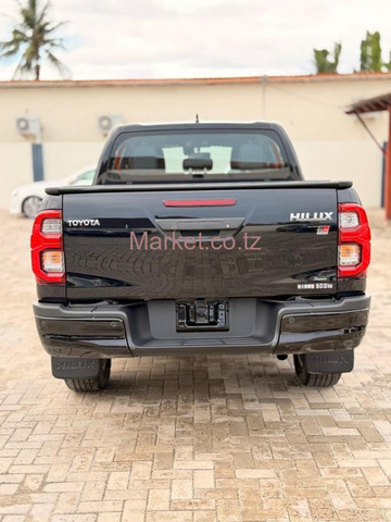 2022 Toyota Hilux GR Sport Black for Sale - 3/5