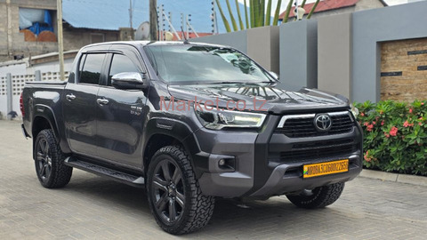 2021 Toyota Hilux Pickup Gray for Sale - 1/6